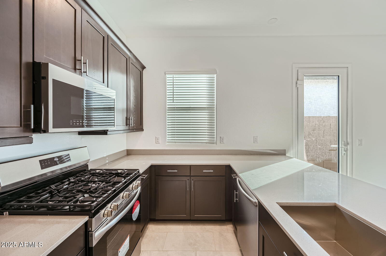 3252 West Peak View Road Phoenix, AZ 85083 - Photo 14 of 23 NG Kitchen