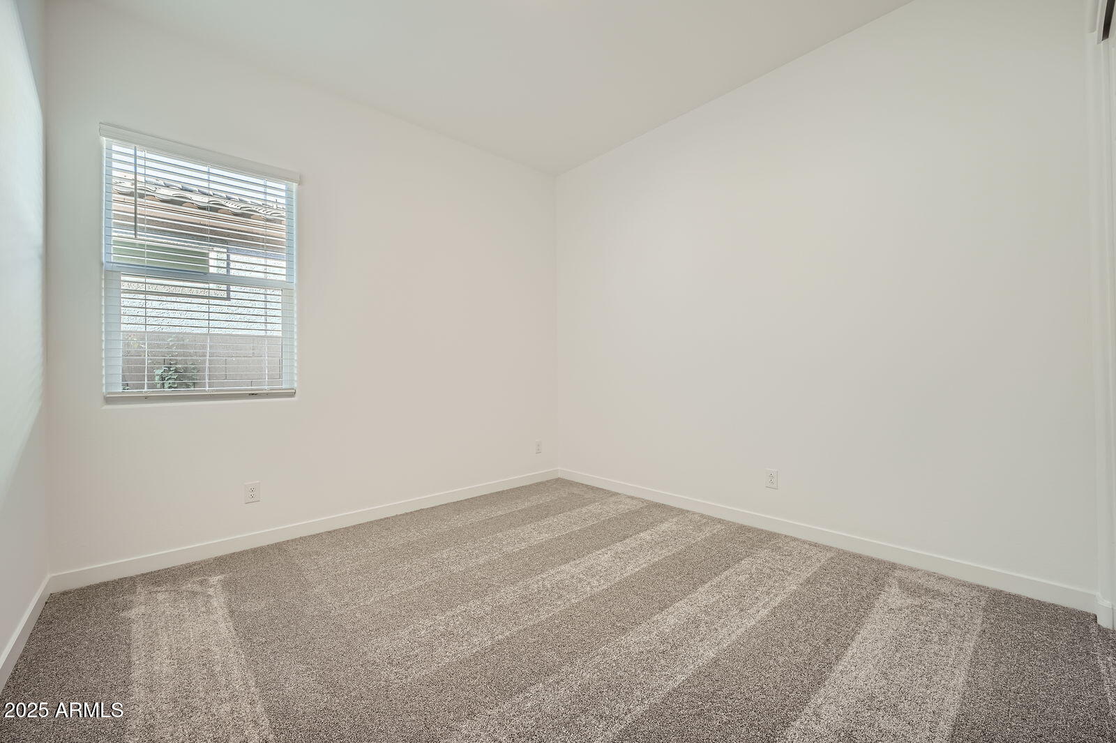 3252 West Peak View Road Phoenix, AZ 85083 - Photo 18 of 23 Bed2