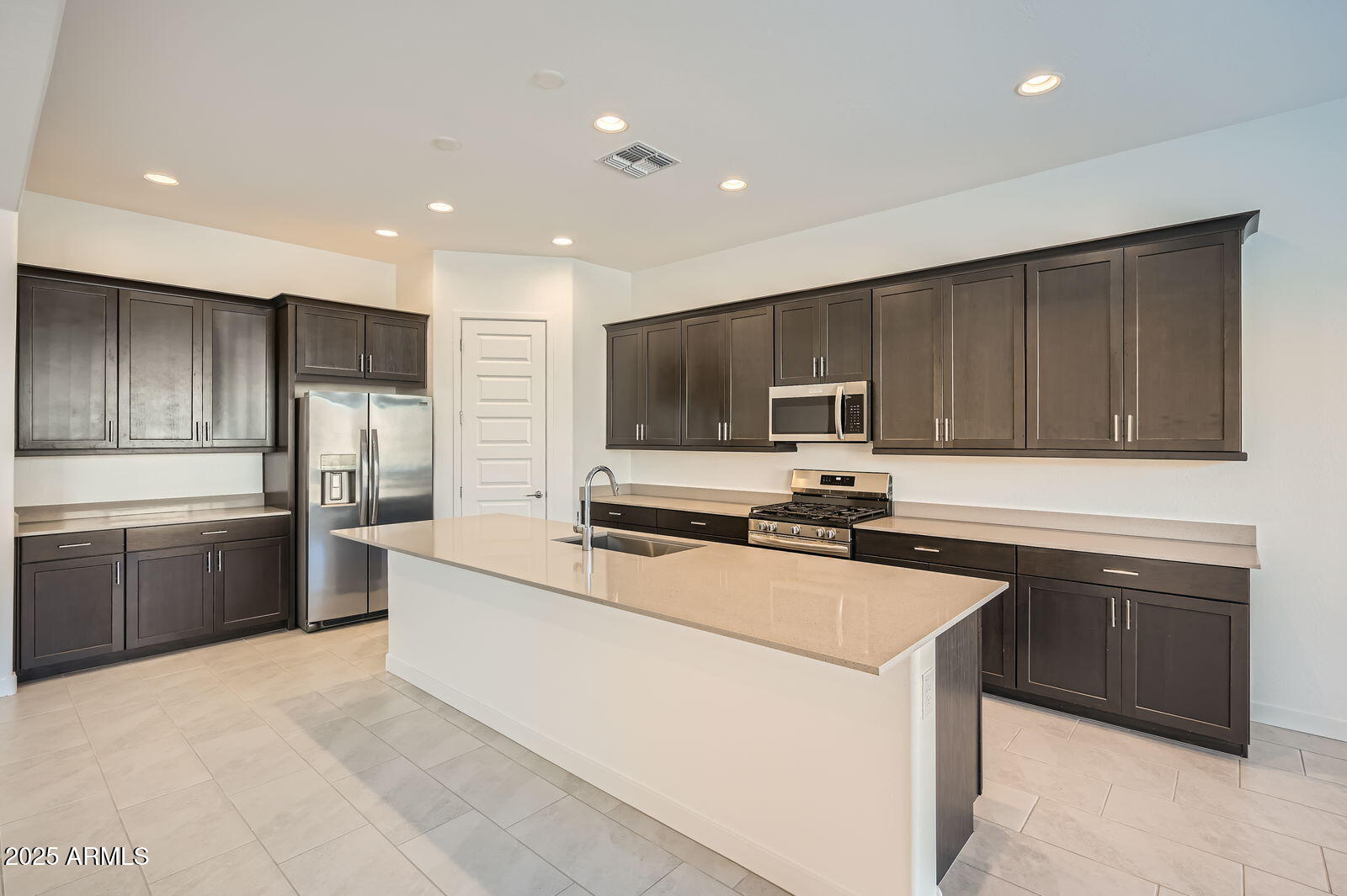 3252 West Peak View Road Phoenix, AZ 85083 - Photo 3 of 23 Kitchen