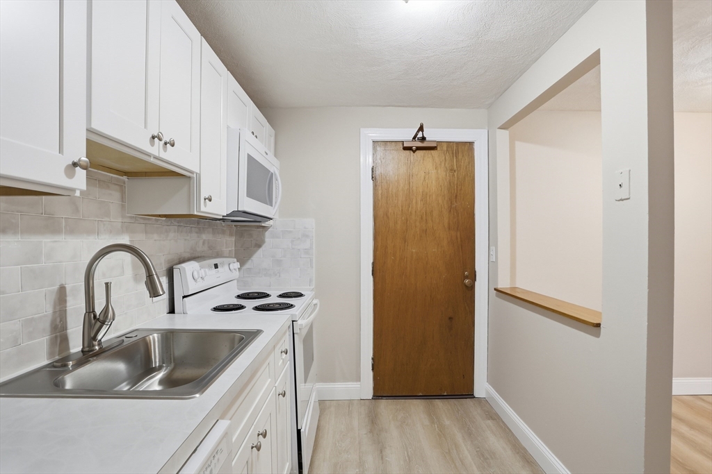 11 Davis Road, Unit B8 Acton, MA 01720 - Photo 14 of 30 Gallery Image 14