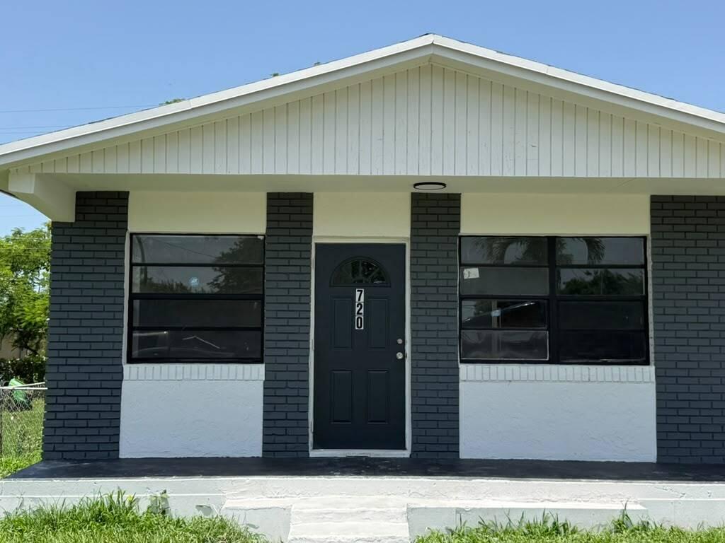720 Rickey Jackson Boulevard Pahokee, FL 33476 - Photo 1 of 24 WhatsApp Image 2026-07-09 at 3.00.52 PM