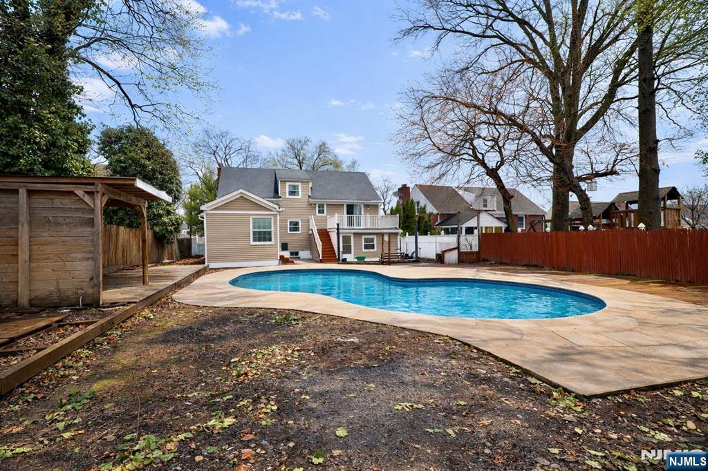 86 Howland Avenue Teaneck, NJ 07666 - Photo 3 of 50