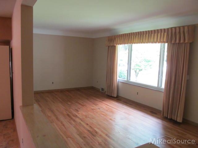 11442 Racine Road Warren, MI 48093 - Photo 3 of 10 31201473-2.JPG