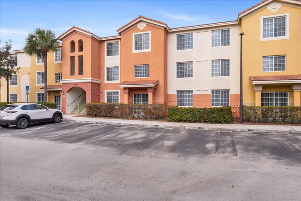 $215,000 | 6769 Heritage Grande, Unit 2303, Boynton Beach, FL 33437