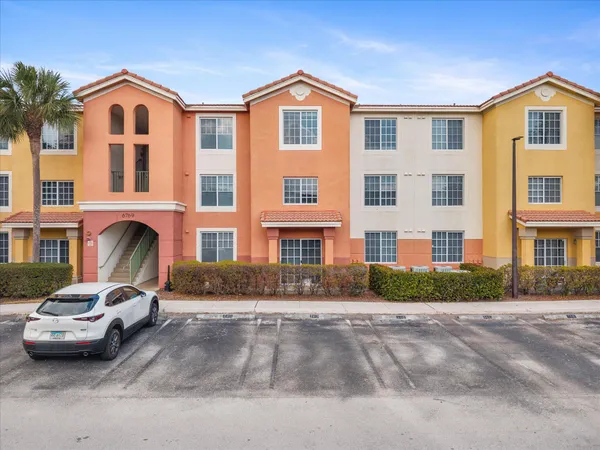 $215,000 | 6769 Heritage Grande, Unit 2303, Boynton Beach, FL 33437