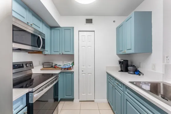 $215,000 | 6769 Heritage Grande, Unit 2303, Boynton Beach, FL 33437