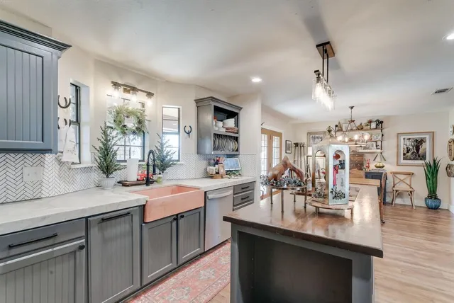 $3,300,000 | 24860 North US Highway 281, Stephenville, TX 76401