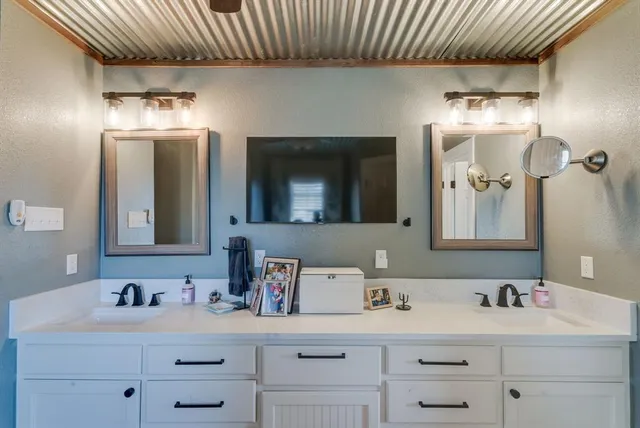 $3,300,000 | 24860 North US Highway 281, Stephenville, TX 76401