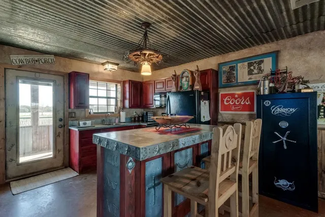 $3,300,000 | 24860 North US Highway 281, Stephenville, TX 76401