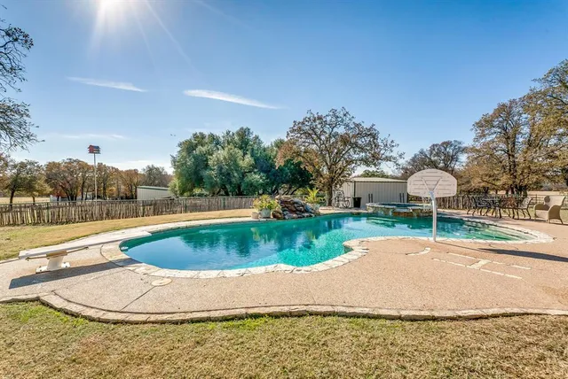 $3,300,000 | 24860 North US Highway 281, Stephenville, TX 76401