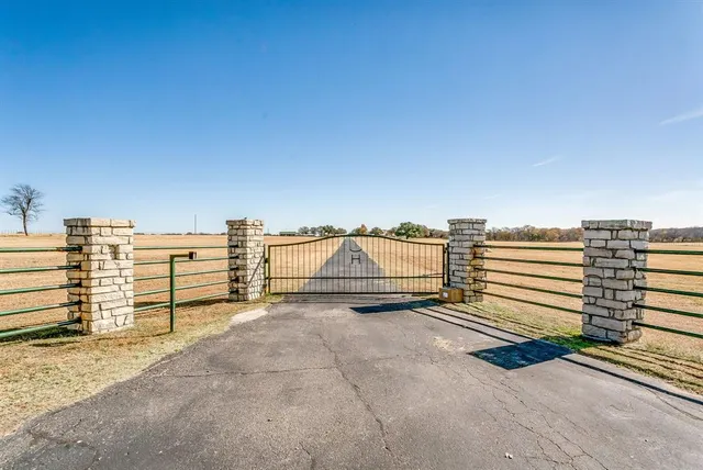 $3,300,000 | 24860 North US Highway 281, Stephenville, TX 76401