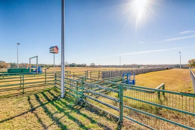 $3,300,000 | 24860 North US Highway 281, Stephenville, TX 76401