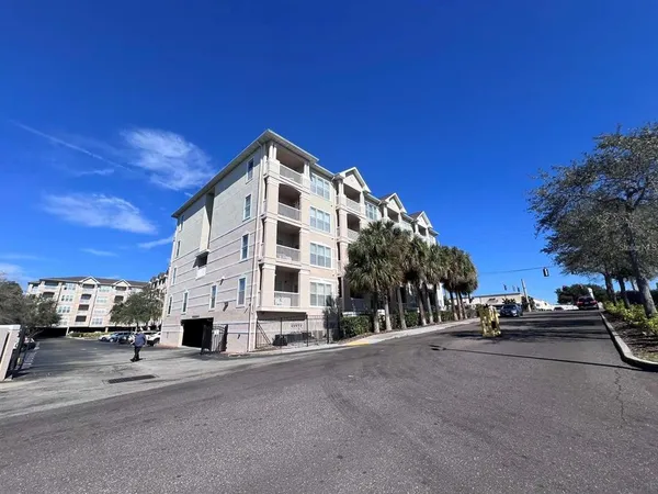 $1,500 | 1216 South Missouri Avenue, Unit 426, Clearwater, FL 33756