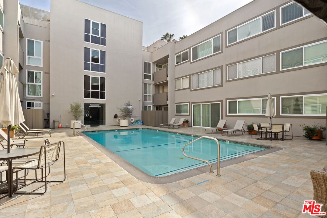 1025 North Kings Road, Unit 313 West Hollywood, CA 90069 - Photo 5 of 18 a view of a house with swimming pool and sitting area