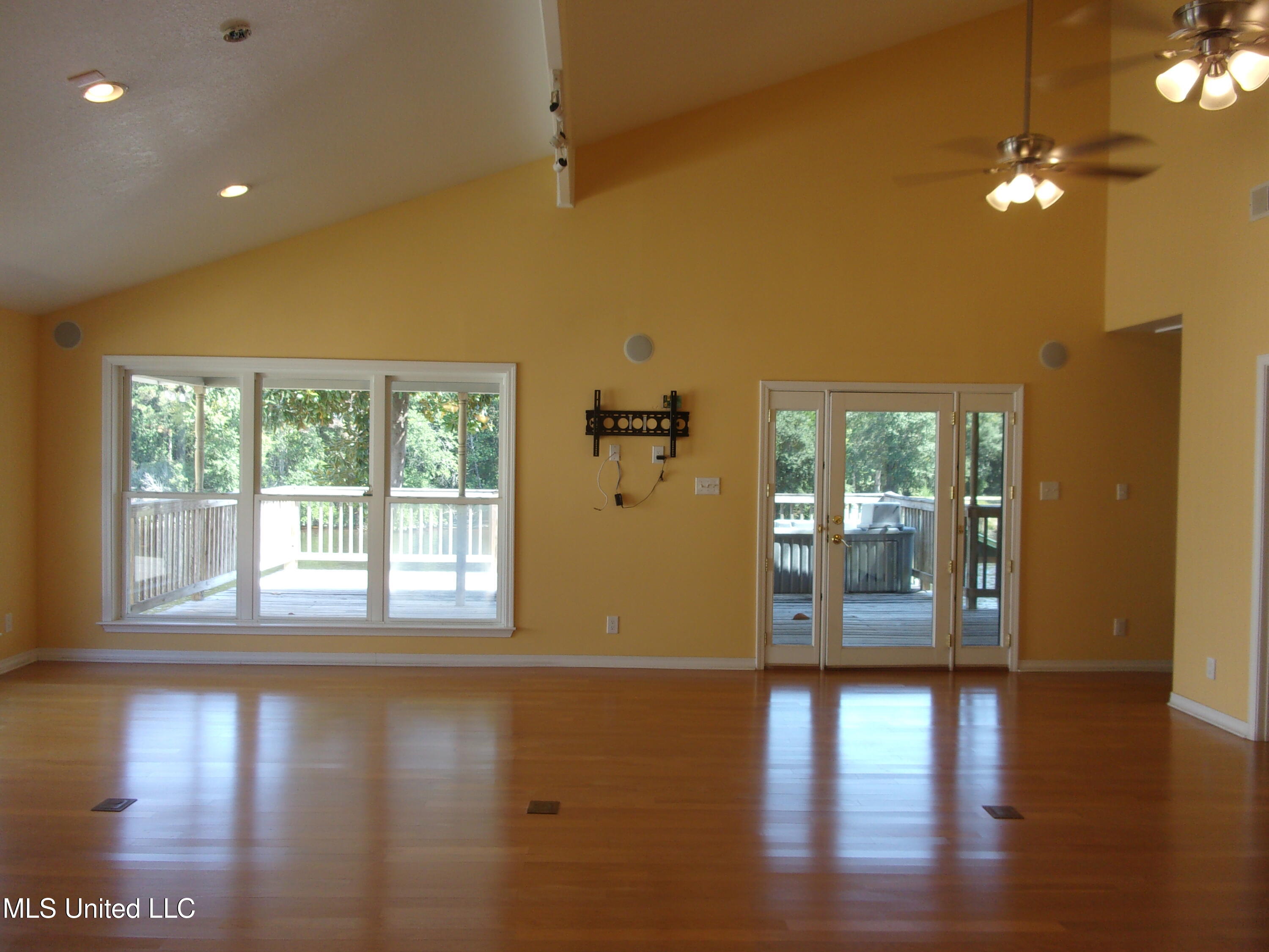 3495 Wells Ferry Cove Biloxi, MS 39532 - Photo 7 of 29 100_0365