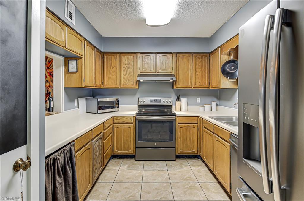 236 Northpoint Avenue, Unit F High Point, NC 27262 - Photo 9 of 25 The kitchen is a great size and has so many features!