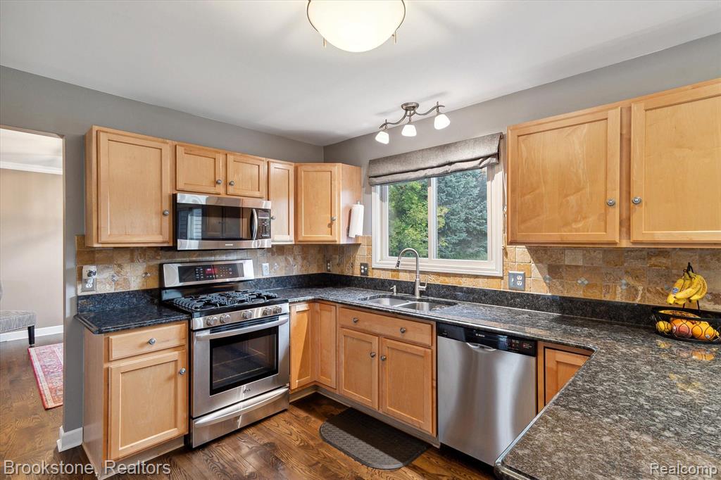 7826 Spring Trace Road Brighton, MI 48114 - Photo 22 of 51