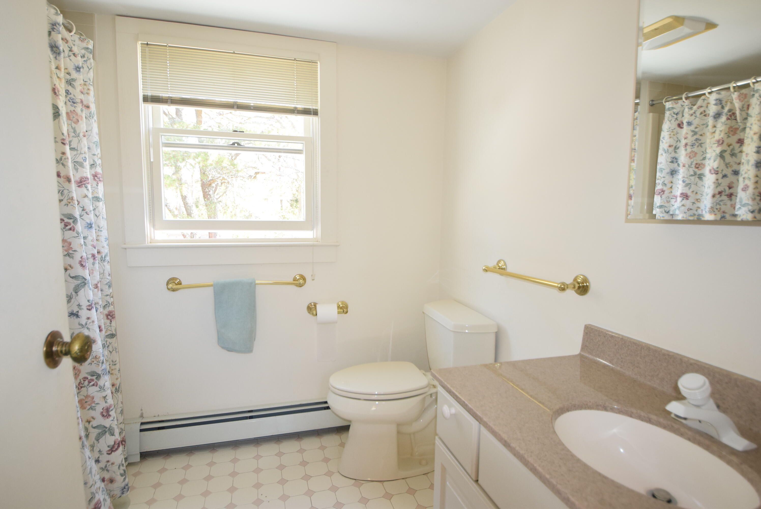 260 Mill Road Eastham, MA 02642 - Photo 13 of 16 260Mill BathUp