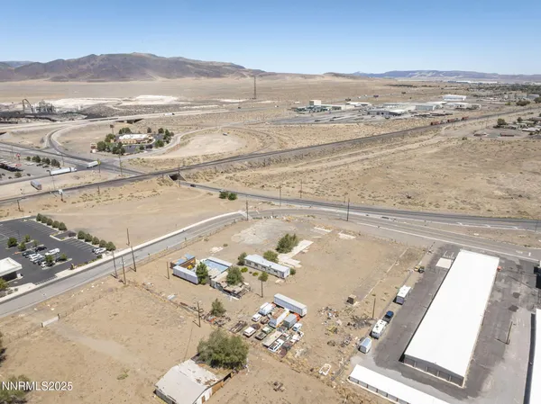 a picture of a table and chair