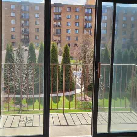 $314,900 | 1717 West Crystal Lane, Unit 310, Mount Prospect, IL 60056