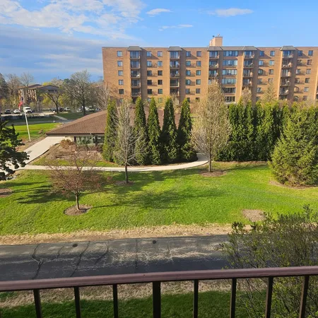 $314,900 | 1717 West Crystal Lane, Unit 310, Mount Prospect, IL 60056