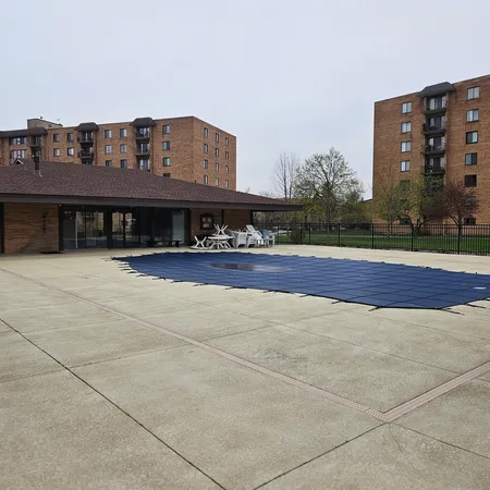 $314,900 | 1717 West Crystal Lane, Unit 310, Mount Prospect, IL 60056