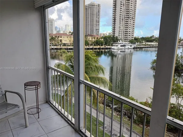 $1,550 | 2980 Point E Drive, Unit D407, Aventura, FL 33160