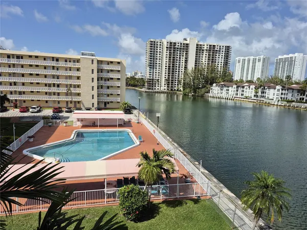 $1,550 | 2980 Point E Drive, Unit D407, Aventura, FL 33160