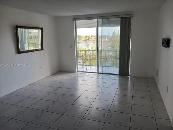 $1,550 | 2980 Point E Drive, Unit D407, Aventura, FL 33160