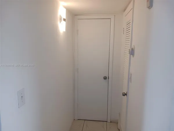 $1,550 | 2980 Point E Drive, Unit D407, Aventura, FL 33160