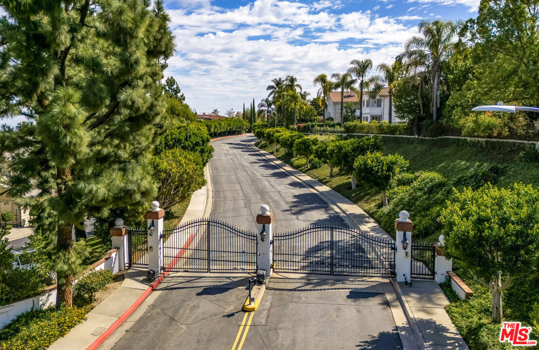 12608 Promontory Road Los Angeles, CA 90049 - Photo 51 of 59