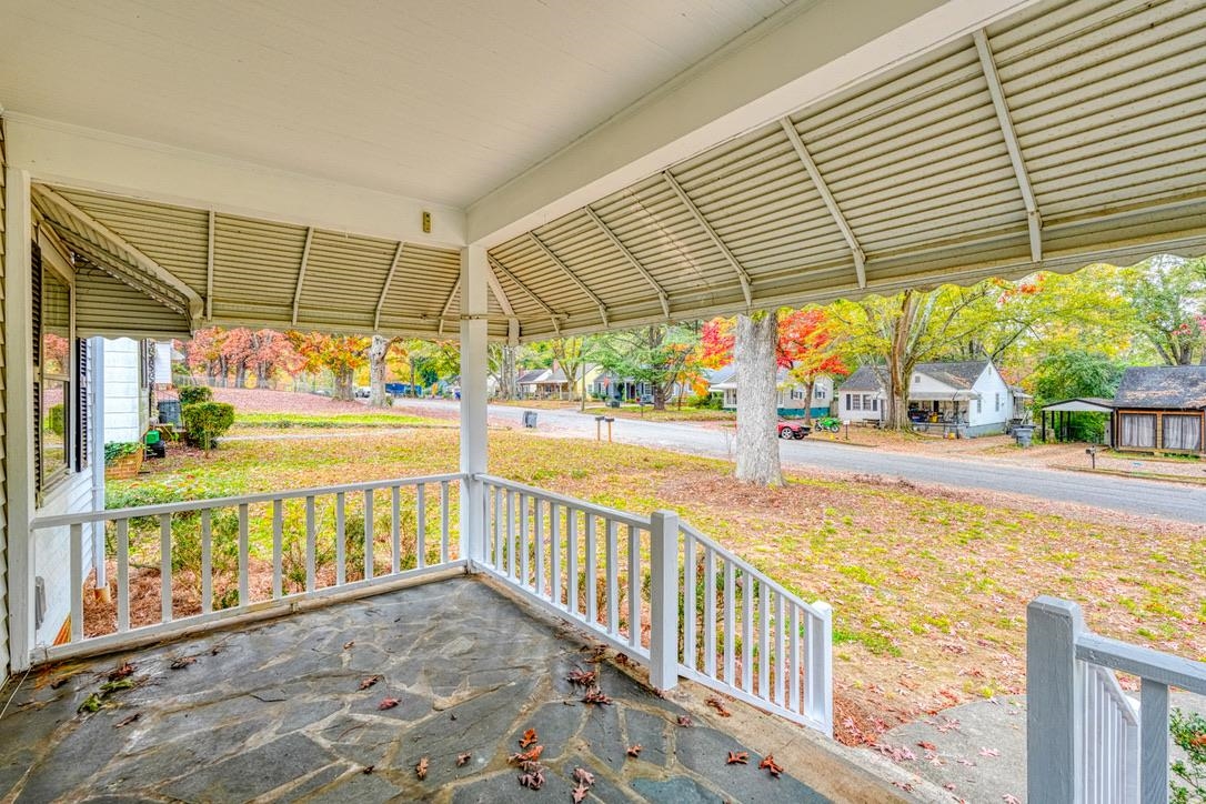 135 White Oak Road Spartanburg, SC 29301 - Photo 2 of 30