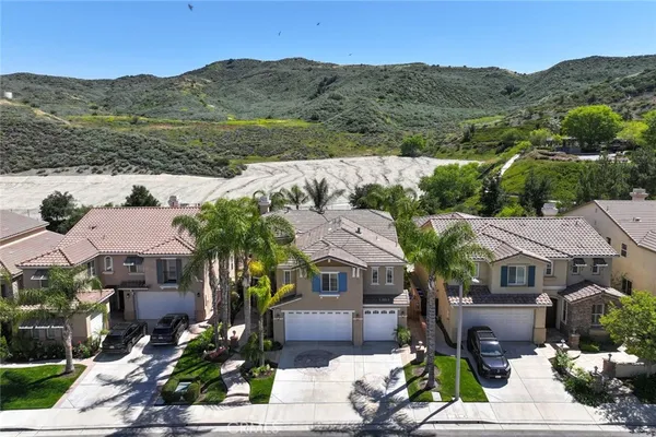 $1,059,000 | 17526 Dove Willow Street, Canyon Country, CA 91387