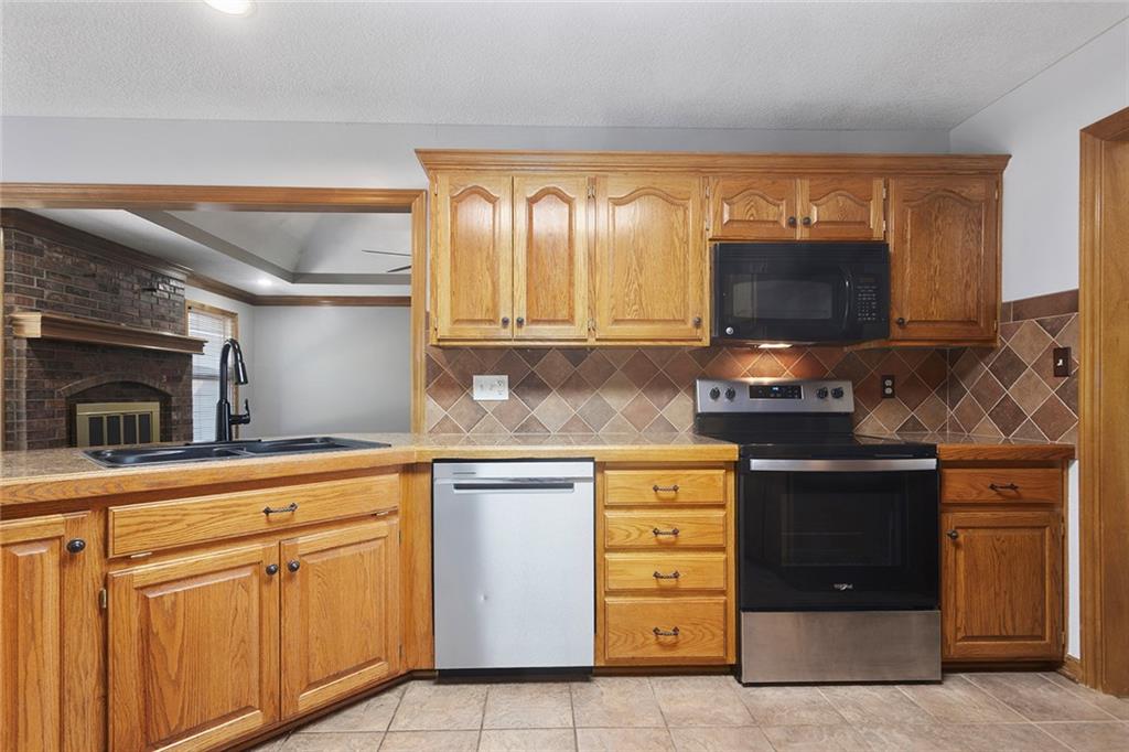17618 Emerald View Drive Raymore, MO 64083 - Photo 15 of 67 Gallery Image 15