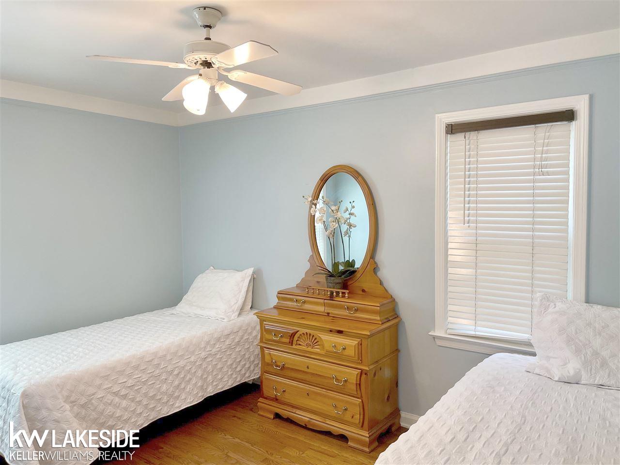 1833 Hampton Road Grosse Pointe, MI 48236 - Photo 22 of 45 50041700-21.JPG