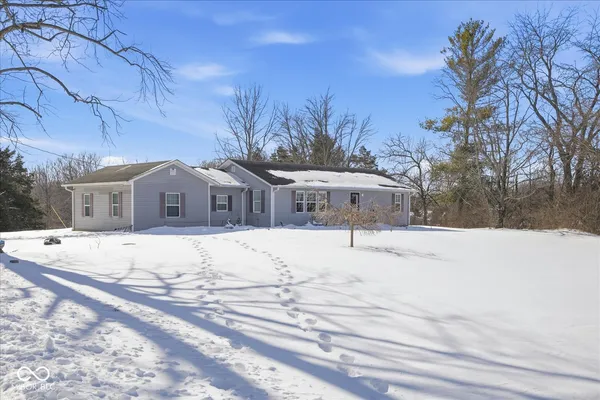 $275,000 | 1301 East Vandalia Road, Flat Rock, IN 47234