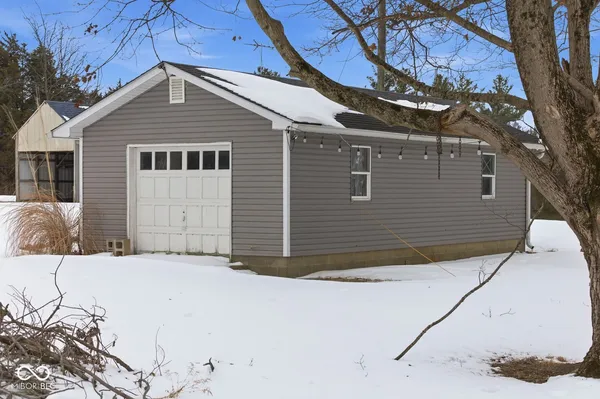$275,000 | 1301 East Vandalia Road, Flat Rock, IN 47234