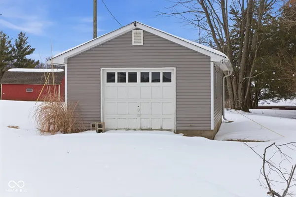 $275,000 | 1301 East Vandalia Road, Flat Rock, IN 47234