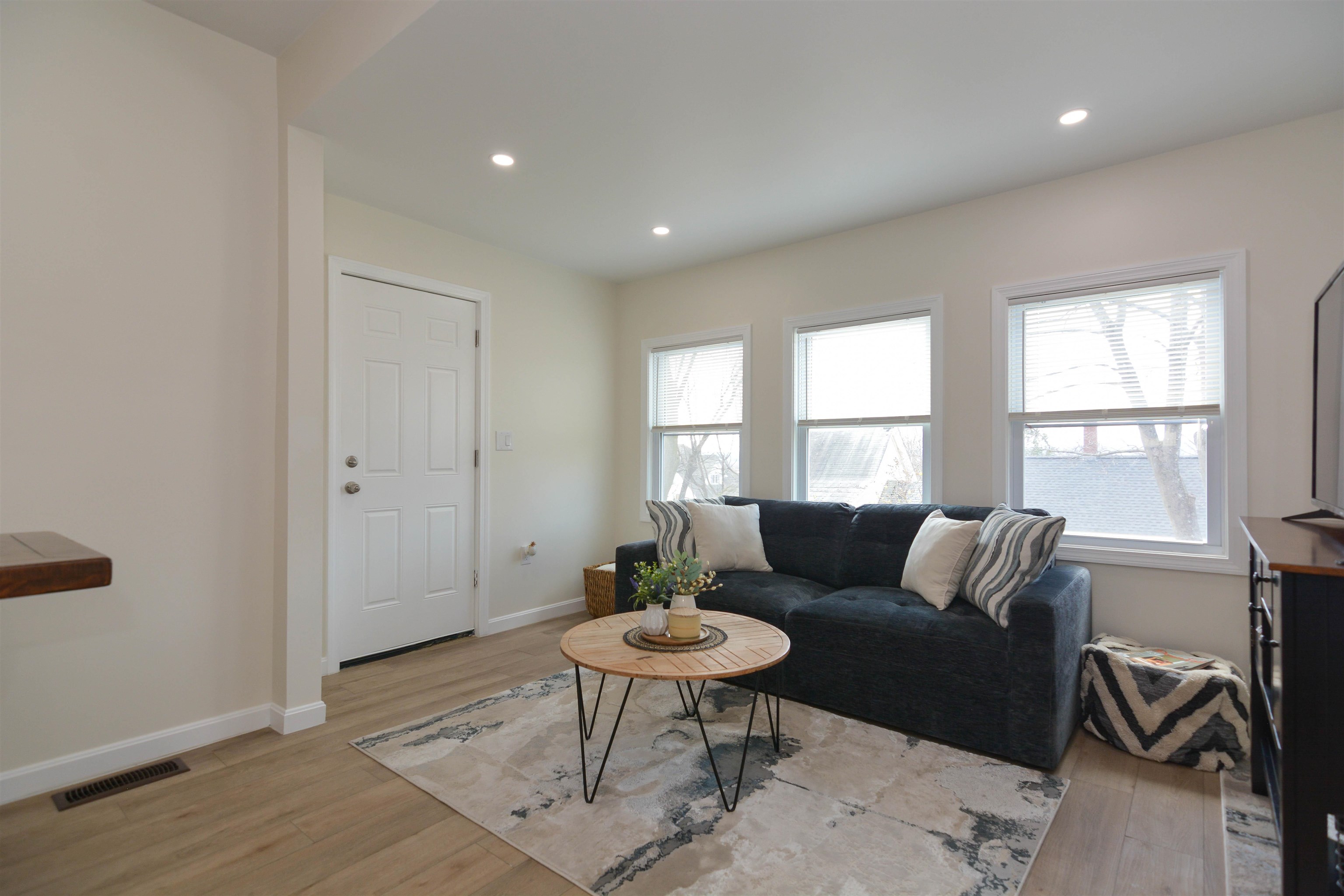 493 Manchester Street, Unit 1 Manchester, NH 03103 - Photo 3 of 20