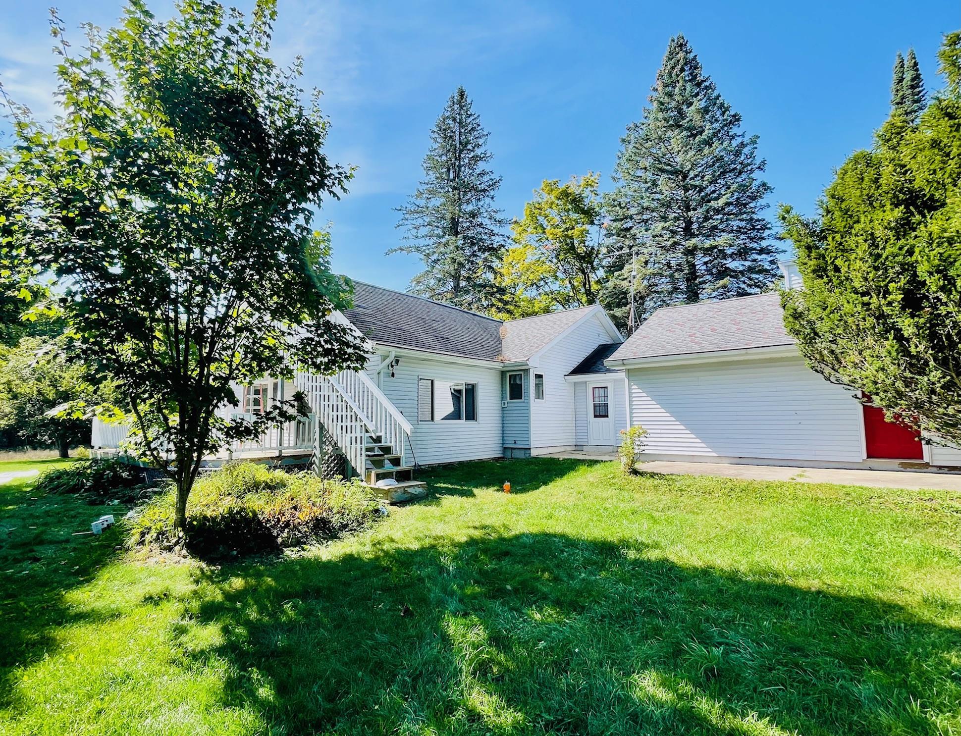 2528 Muckle Road Central Lake, MI 49622 - Photo 4 of 41