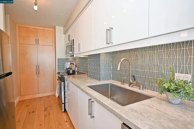 $525,000 | 1555 Lakeside Drive, Unit 184, Oakland, CA 94612