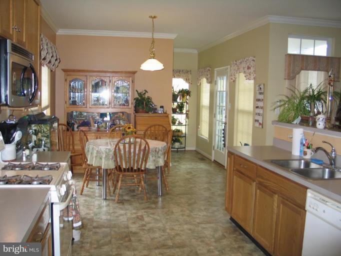 9005 Bealls Farm Road Frederick, MD 21704 - Photo 17 of 27 Kitchen/Dining Room