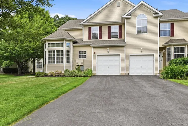 $575,000 | 36 Cranberry Circle, Medford, NY 11763