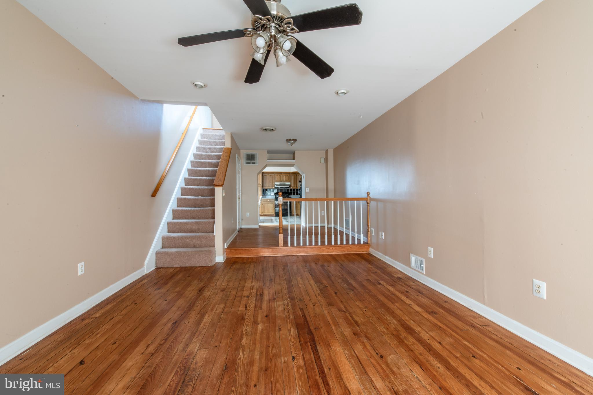 4325 Falls Road Baltimore, MD 21211 - Photo 4 of 18 Living Room