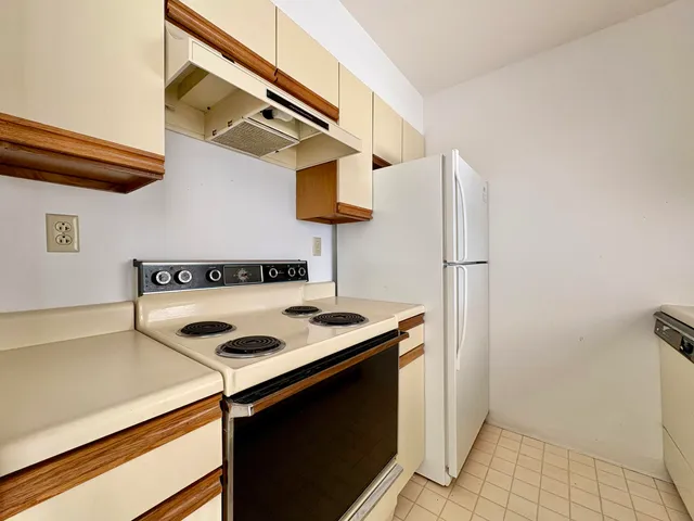 $239,000 | 148 Breakwater Drive, Unit 204, South Portland, ME 04106