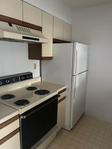 $265,000 | 148 Breakwater Drive, Unit 204, South Portland, ME 04106