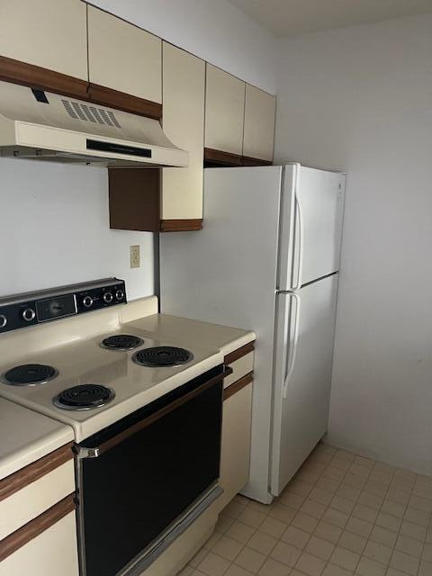 148 Breakwater Drive, Unit 204 South Portland, ME 04106 - Photo 5 of 13 thumbnail_IMG_7105