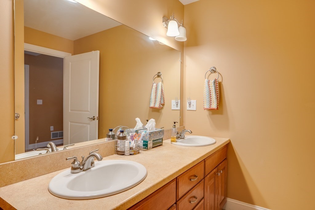 4 R Indian Hill Road, Unit 4R Derry, NH 03038 - Photo 15 of 30