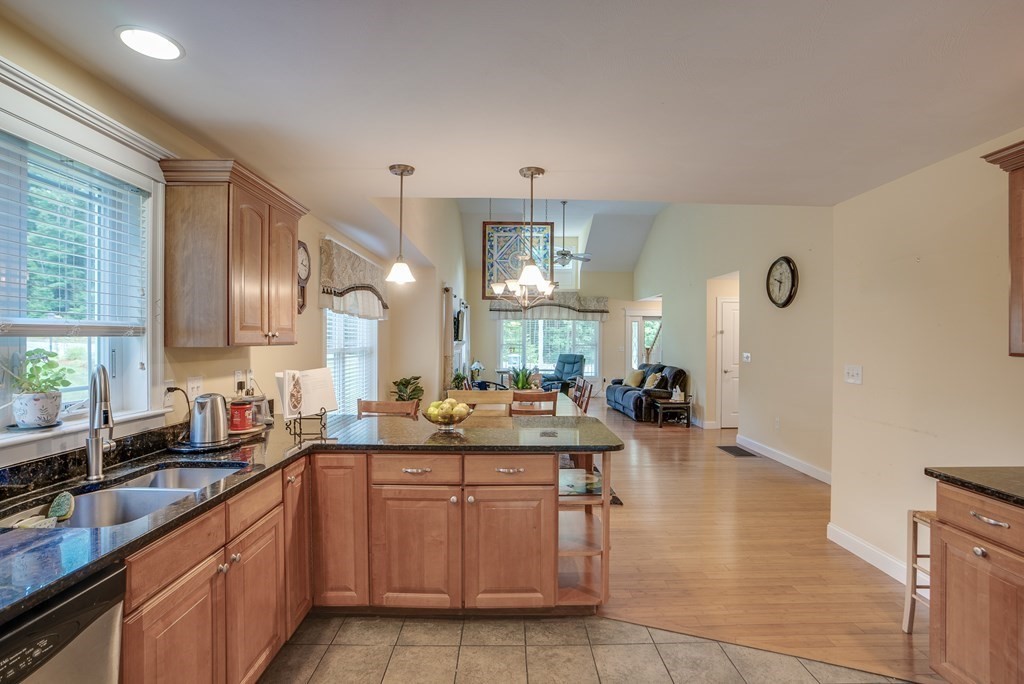 4 R Indian Hill Road, Unit 4R Derry, NH 03038 - Photo 6 of 30