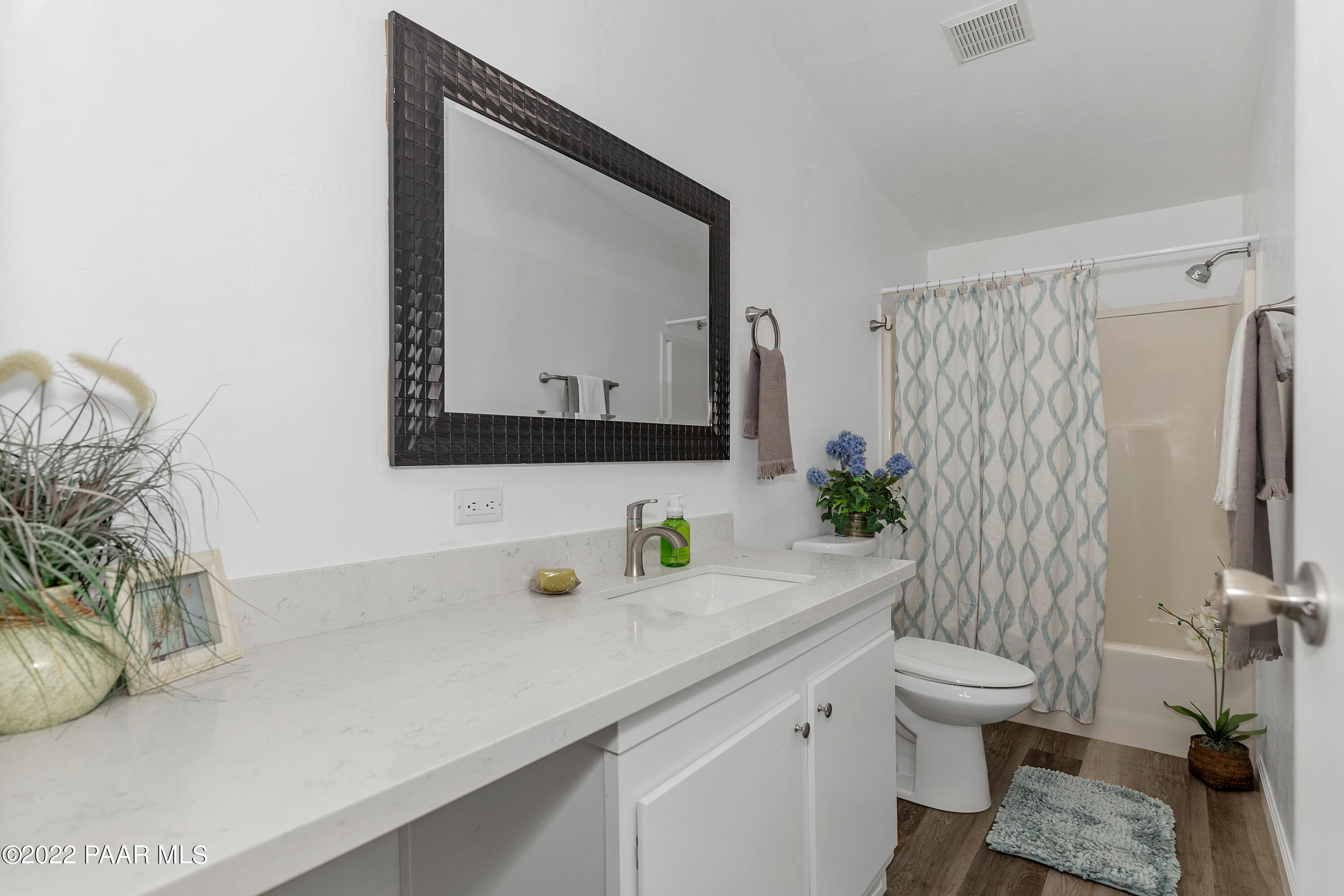 17456 East Trails End Road Mayer, AZ 86333 - Photo 11 of 20 011_Master Bathroom